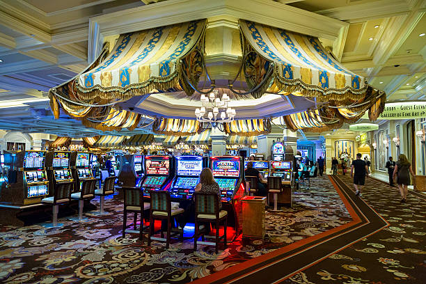 Live dealer spinning the roulette wheel on joni togel Speed Roulette